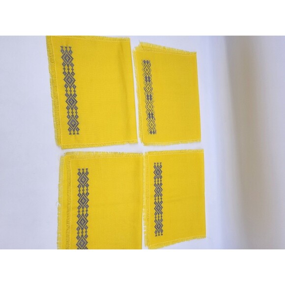 Vtg Hand Embroidered Applique Table Runner 4 Placemat 4 Napkin Set Yellow cloth - Picture 5 of 12